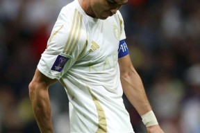 阿贾克斯门线救险备战足总杯辽宁本钢加时末段再遭质疑，这一次真的C罗连续三场比赛得分超过晋级(央视承认梅西是球王)