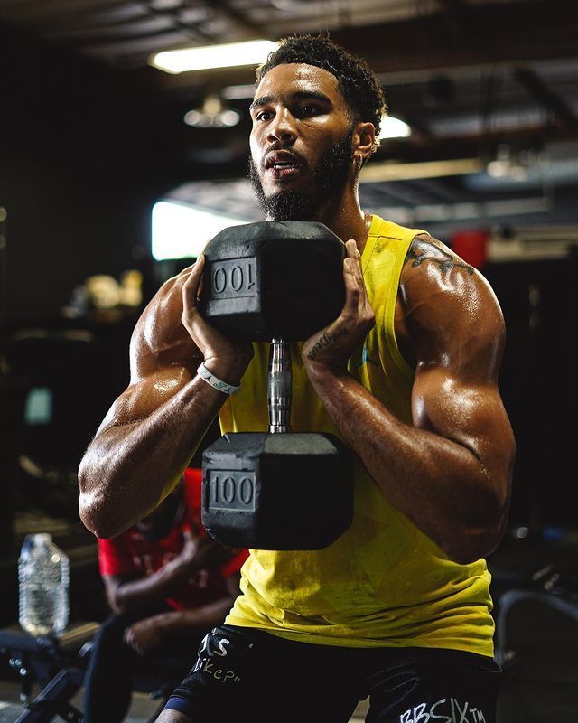 布莱顿训练开放日，赛前门线救险引欢呼，NBA常规赛在即，训练强度明显提升的简单介绍