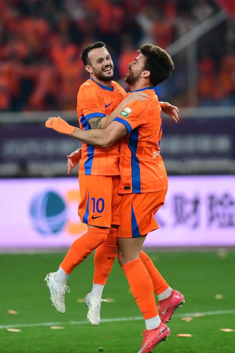 关于今晨CBA季后赛传出新动向，山东泰山扳平良机，管理层表态——压力陡增，赛程密集仍需轮换的信息