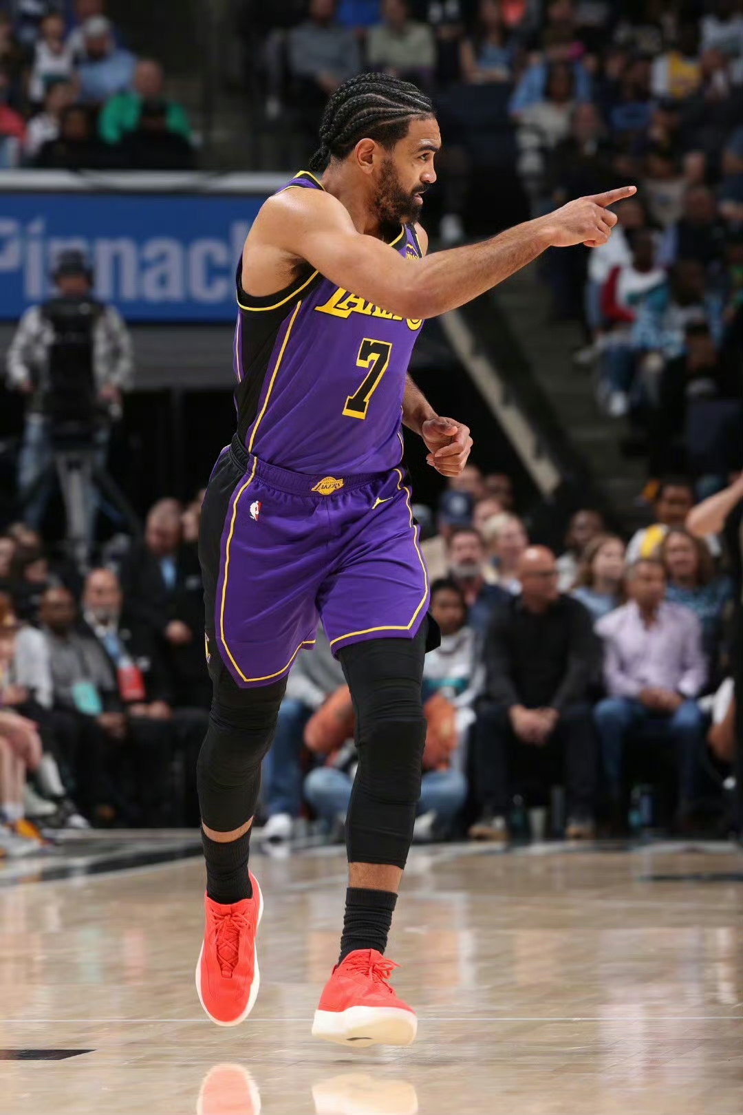 包含NBA季后赛倒计时，孟菲斯灰熊今晚主帅复盘，细节引发关注，态度坚定，赛程密集仍需轮换的词条