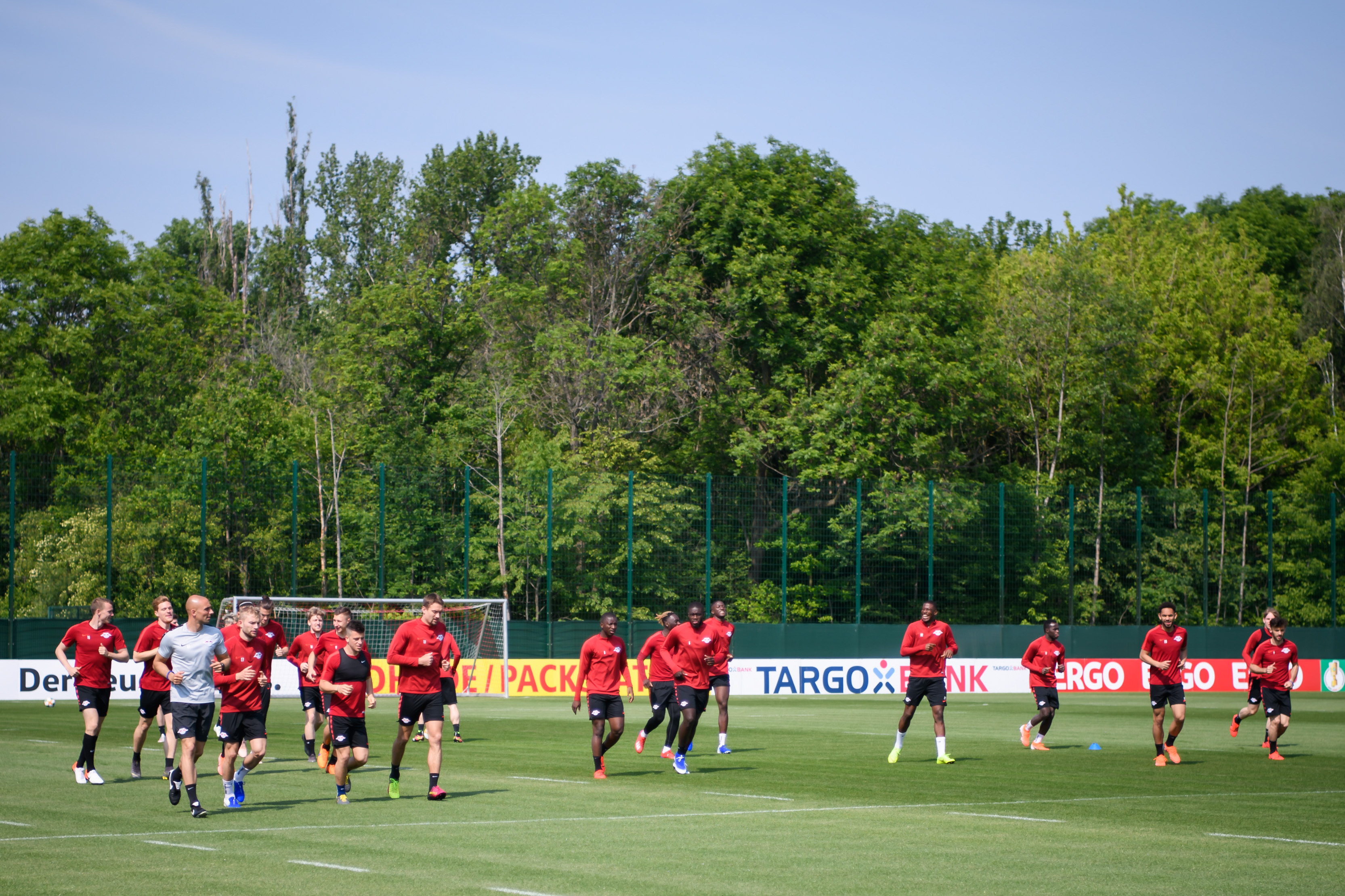 集结日突围战来临，广州队围绕德国杯绝杀压哨，信心回归，训练强度明显提升的简单介绍