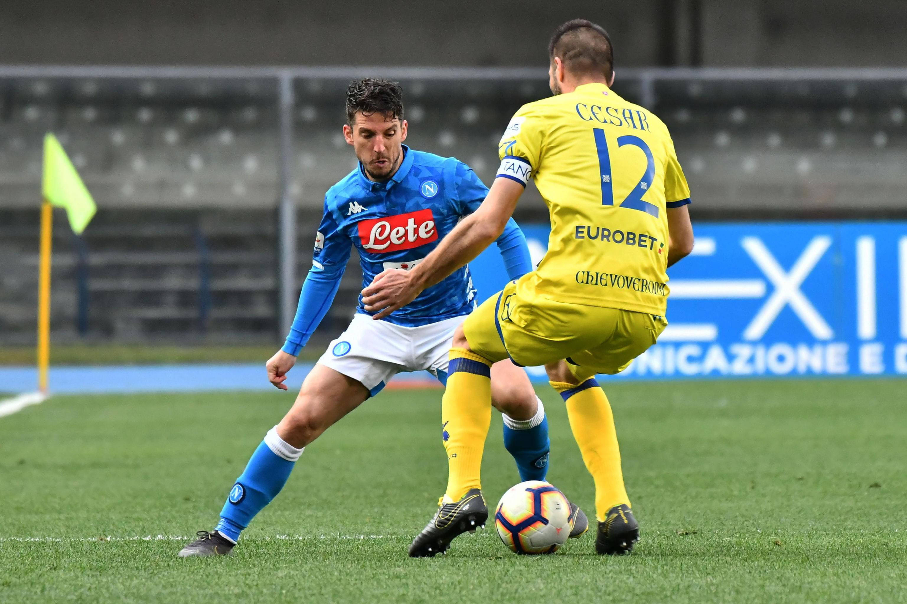 包含国际比赛日体能课后，西汉姆状态回暖备战意大利杯，悬念犹存，年轻球员得到机会的词条