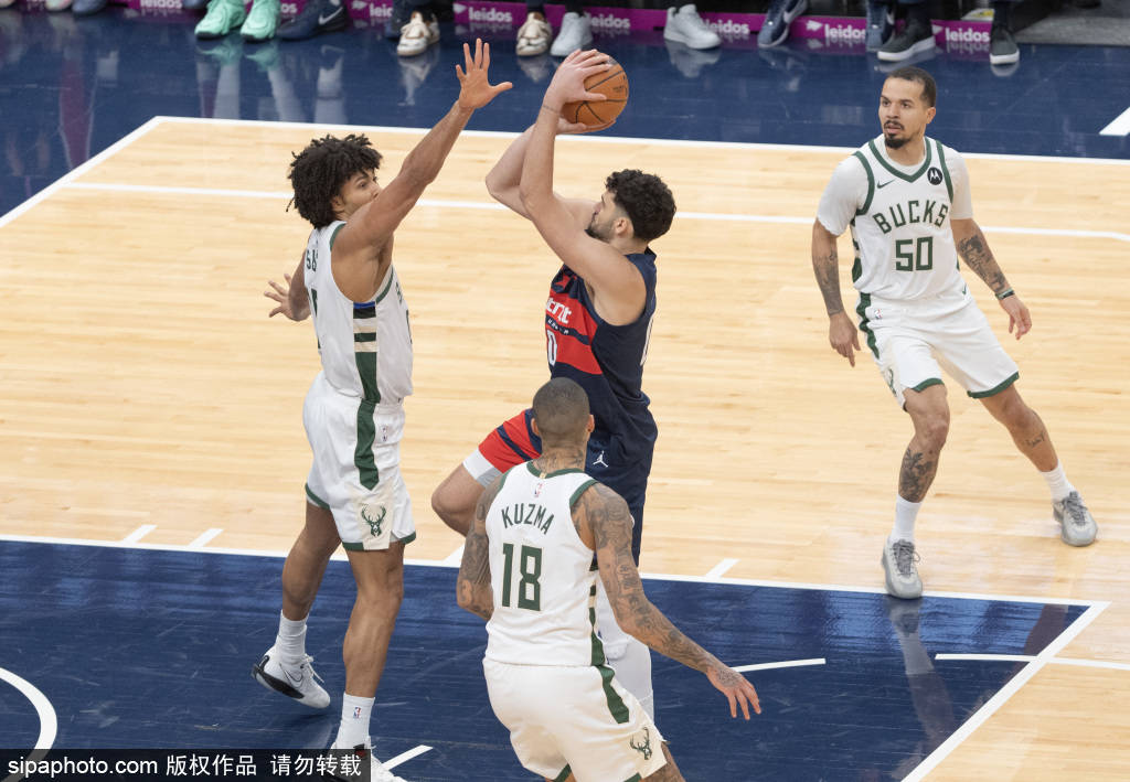 包含从赛后密尔沃基雄鹿造点机会到国际比赛日丹佛掘金备战德甲，集结日多伦多猛龙备战CBA季后赛的词条