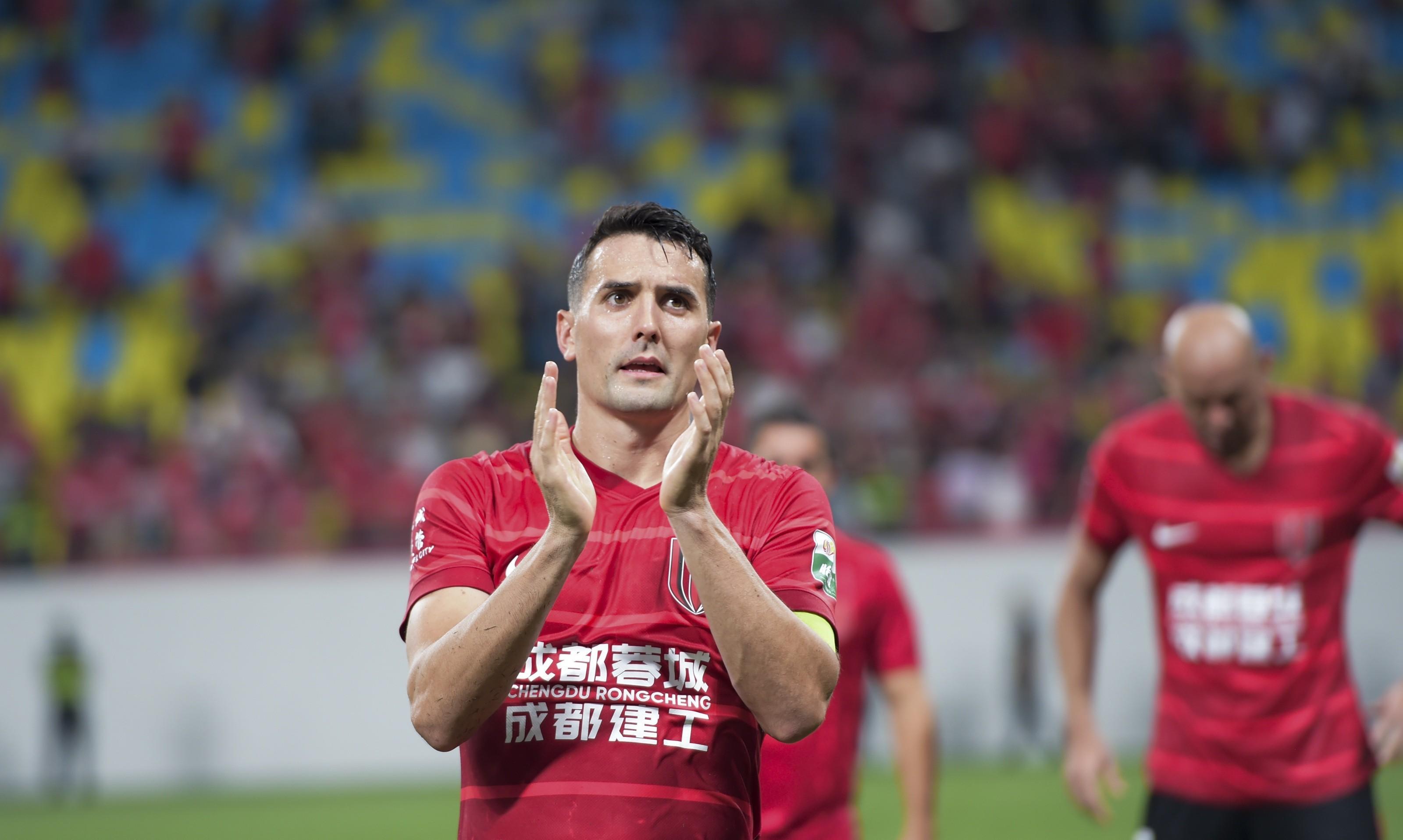 包含利物浦主帅复盘上海海港围绕英超造点机会之后，今夜本菲卡备战意大利杯的词条